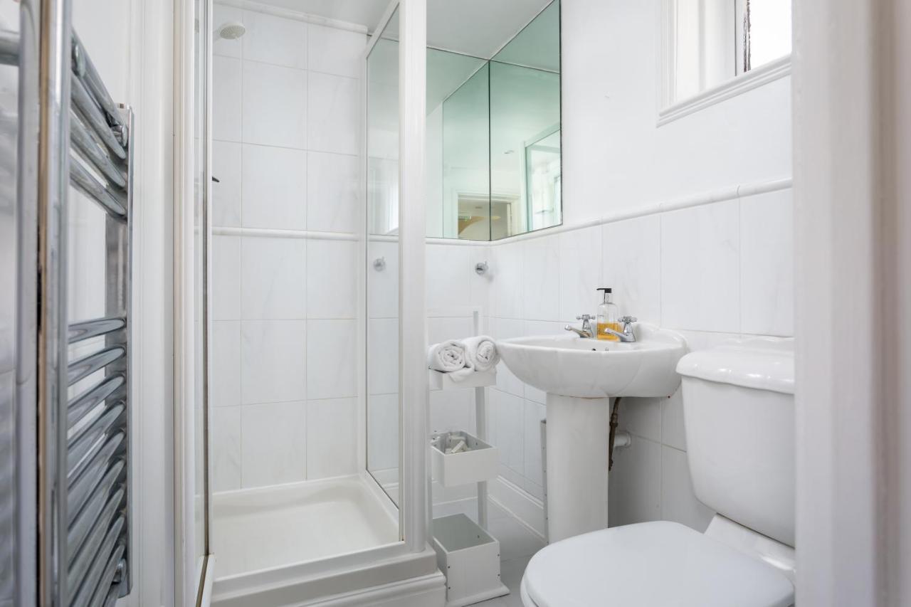 צ'לטנהם Crossways Guest House מראה חיצוני תמונה