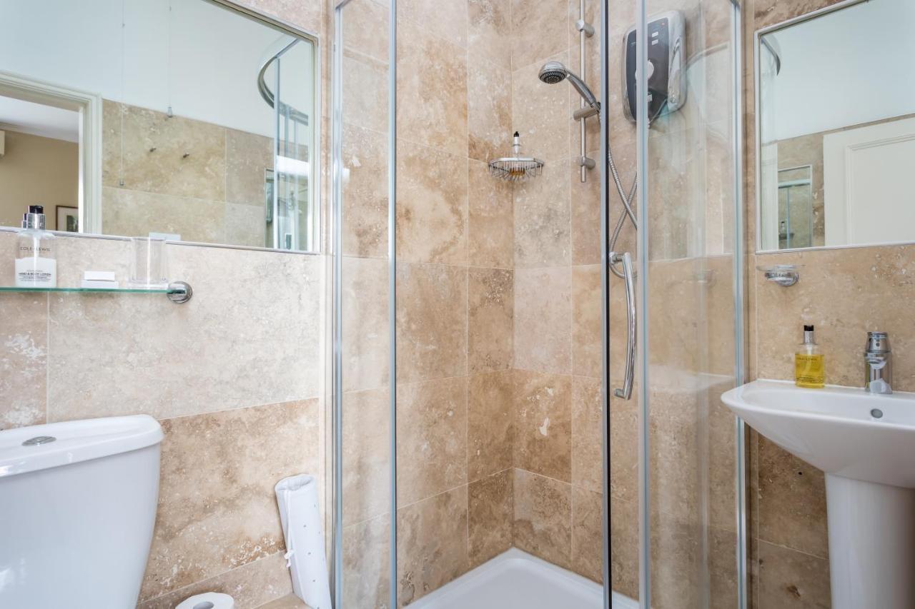 צ'לטנהם Crossways Guest House מראה חיצוני תמונה