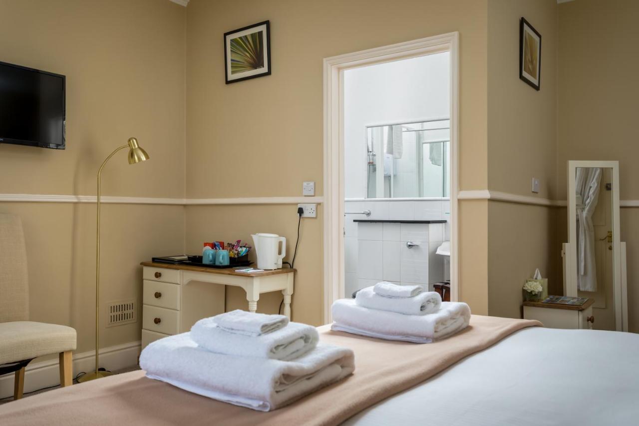 צ'לטנהם Crossways Guest House מראה חיצוני תמונה