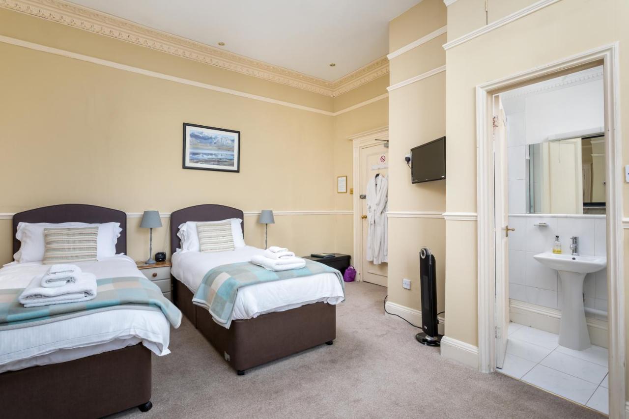 צ'לטנהם Crossways Guest House מראה חיצוני תמונה